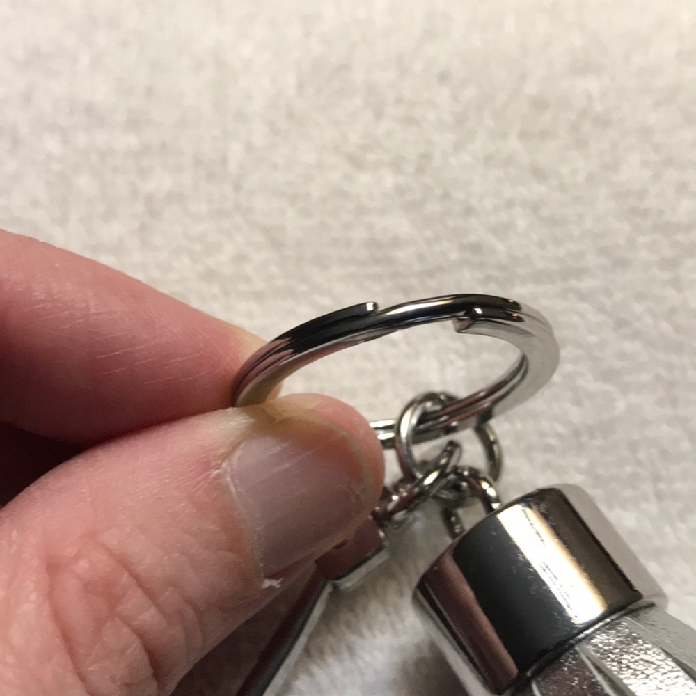 🚨CLOSET CLOSING🚨 Silver Tassel Keychain/Clip - Picture 4 of 5